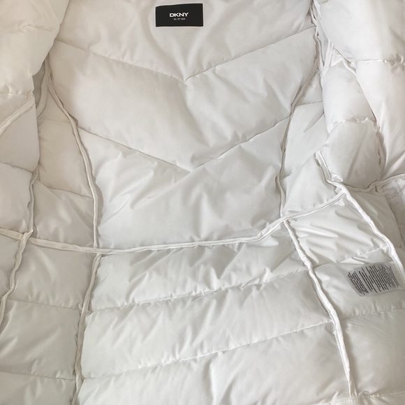 DKNY Puffer Full Zip Up- Preloved - Picture 12 of 15